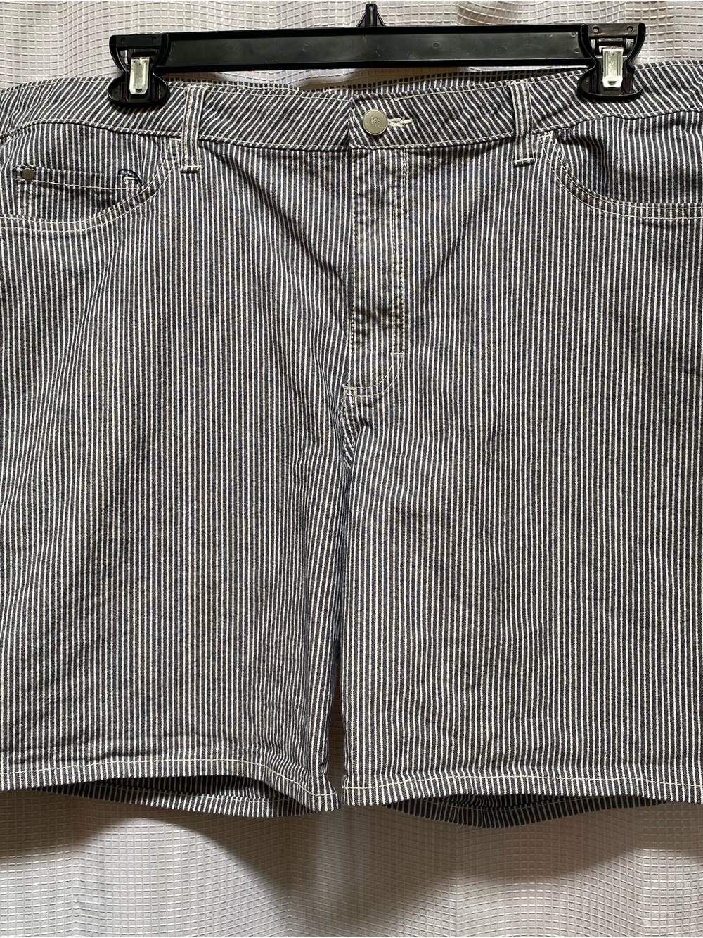 Ladies LEE RIDERS Midrise Shorts Striped Size 20